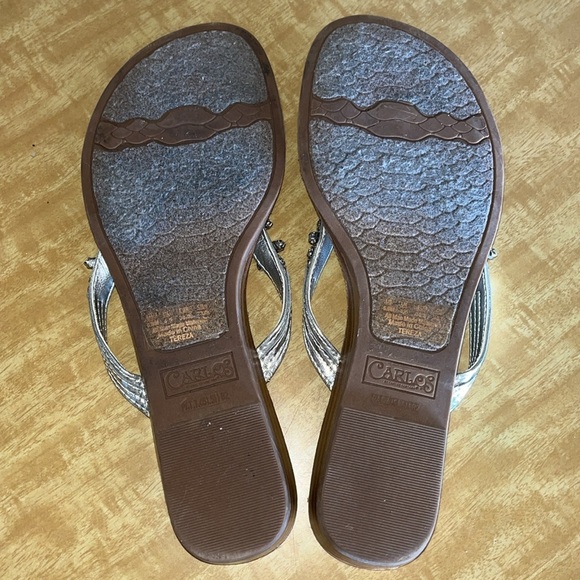 Carlos bejeweled silver toned flip flops size 6 1/2 in great condition - Picture 6 of 7